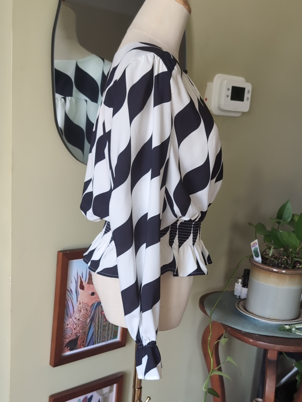 Ann Taylor Black & White Wave-Print Peplum Size Small Blouse - Picture 3 of 9